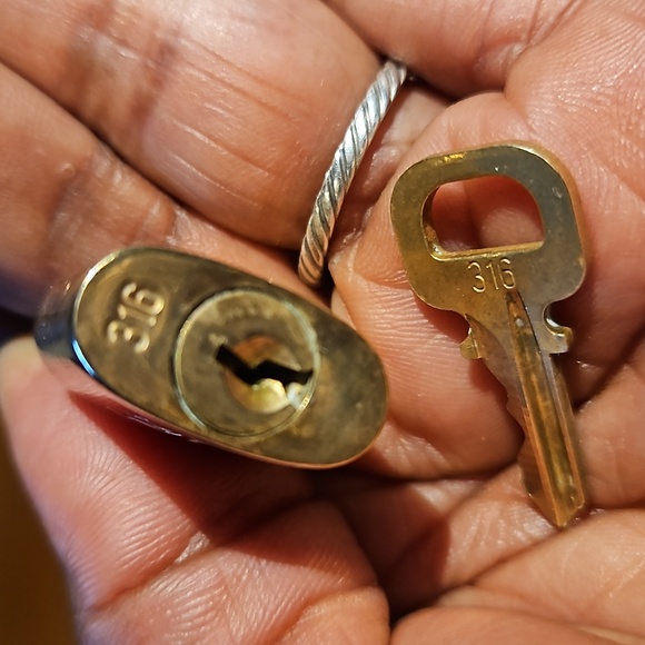 (ONE) 1 Authentic Louis Vuitton Lock & Key Set - Picture 11 of 17